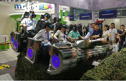 機器人、無人機、VR體驗成展會“人氣王”